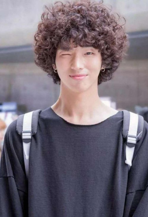 �����̱�ըͷΪ���ͣ�� �ٱ�˧��ʱ�ж̷��ķ���