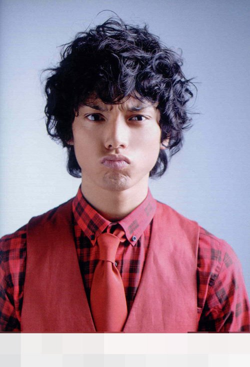 �����̱�ըͷΪ���ͣ�� �ٱ�˧��ʱ�ж̷��ķ���