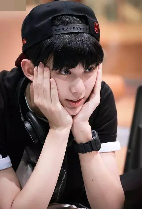 �����������ж̷����� ���﹫�Ӹ�ĳ��̷����