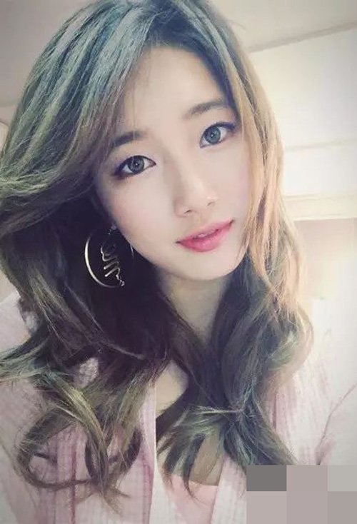 Ů����δ������������ÿ� ����У԰���ľ�ͷ�����