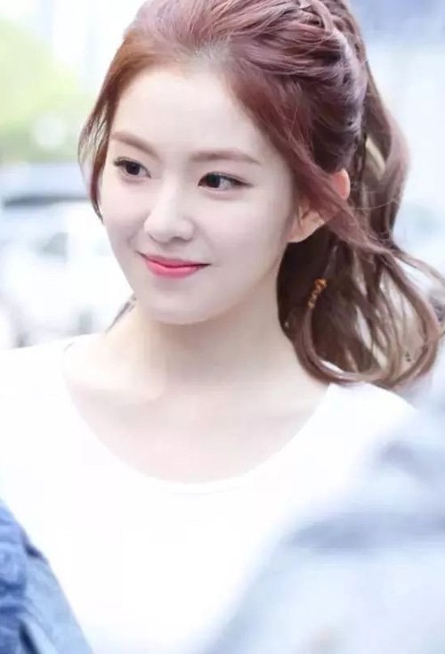 Ů����δ������������ÿ� ����У԰���ľ�ͷ�����