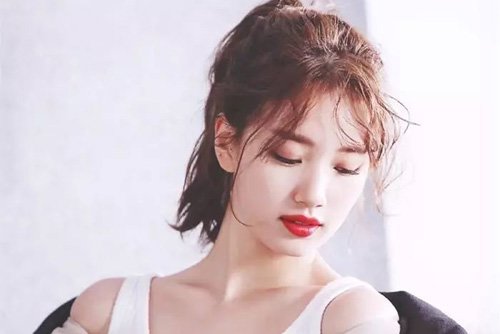 Ů����δ������������ÿ� ����У԰���ľ�ͷ�����