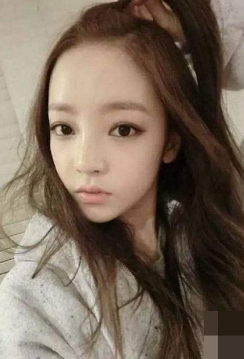 女生长发扎可爱苹果头发型 玩转时代的多种扎发大全