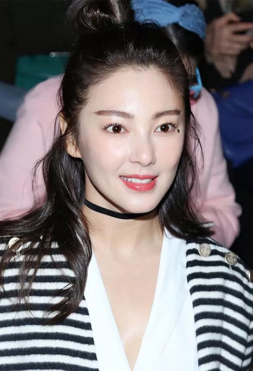 女生长发扎可爱苹果头发型 玩转时代的多种扎发大全