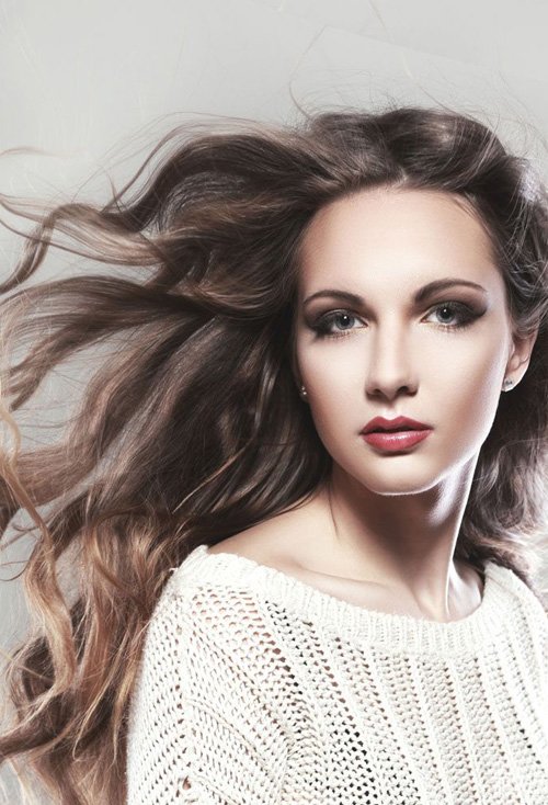 如何打理迷人卷烫头发造型 切换潮女风采的女生卷发