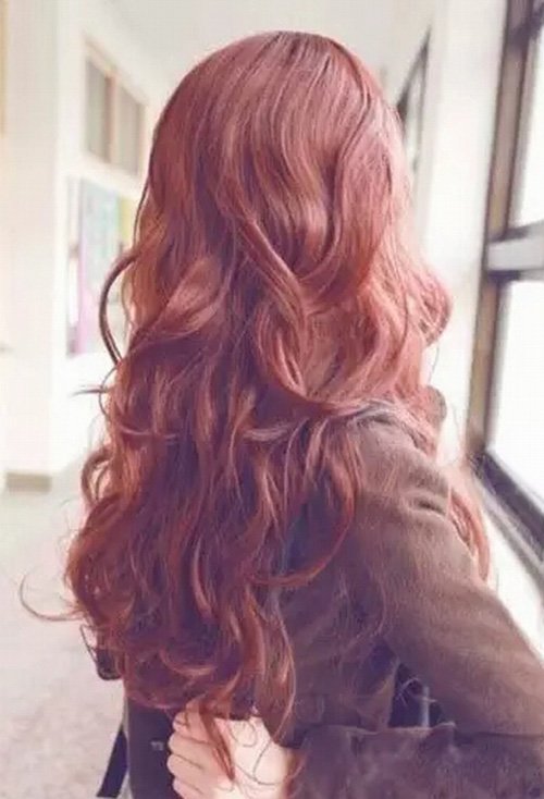 如何打理迷人卷烫头发造型 切换潮女风采的女生卷发