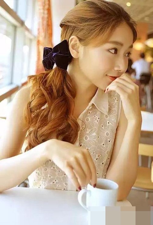 长脸女生怎么扎马尾好看 轻松变身潮女的扎发辫子