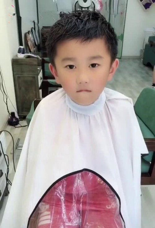 六岁长脸男孩适合什么发型 调皮个性男童短发造型