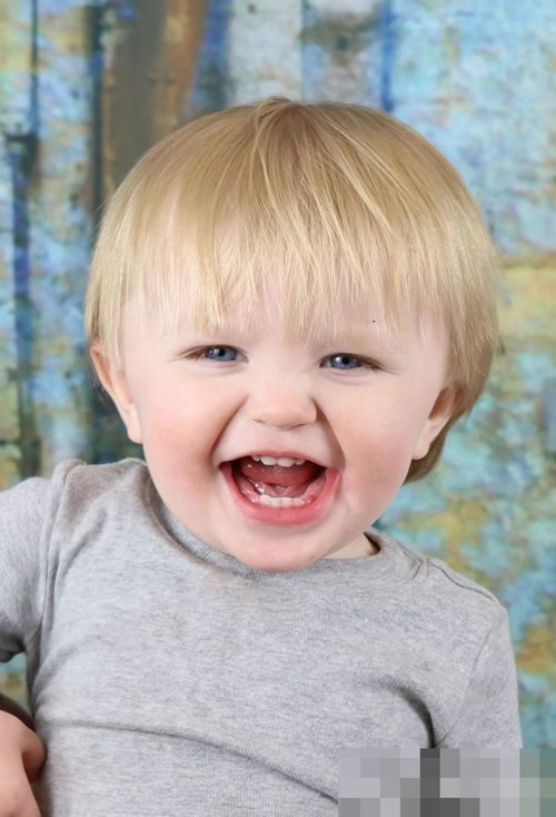 2岁小男孩最帅气的短发发型 男宝宝剃帅气短发造型