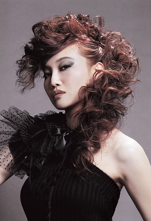 女生陶瓷烫发适合的发色 赚足回头率女生头发颜色