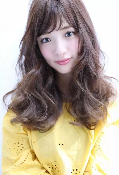 2020年长发卷发适合的颜色 彰显美女风采的卷发