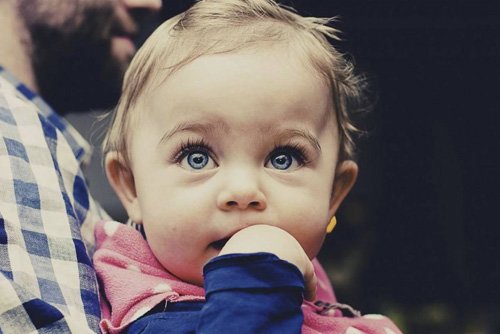 1����к����ͷ������ С���Ѽ����ȶ̷�����