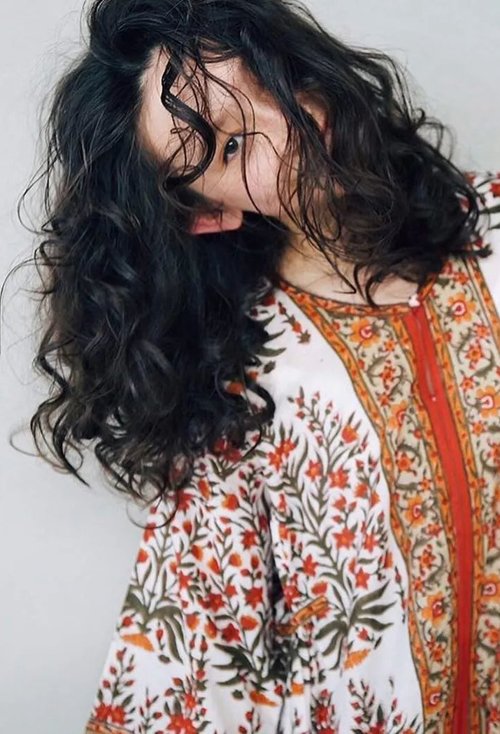 自己在家如何做卷头发 女生居家款的卷发打造