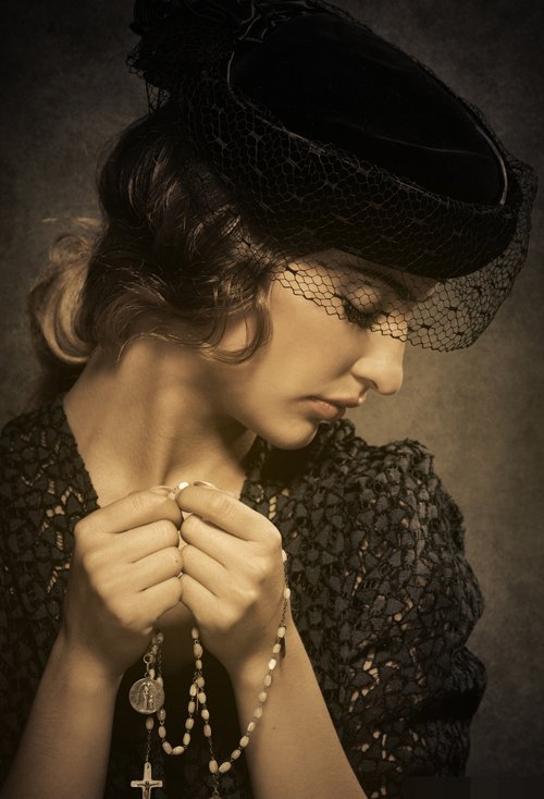 自己在家如何做卷头发 女生居家款的卷发打造