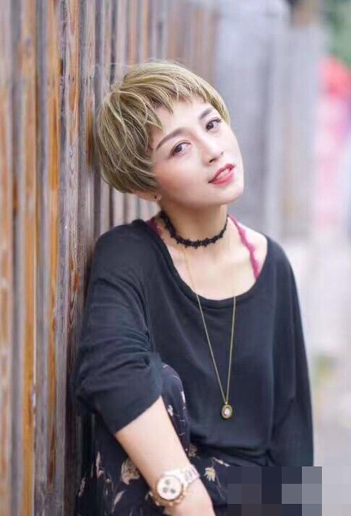 Ů���̷�����ô���´��� �������˵�ͷ��ʾ��