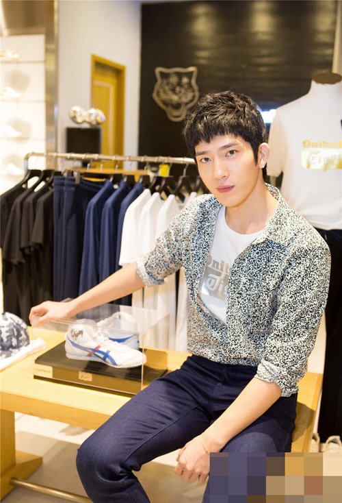 ��������ͷ���ų�˧���� ʾ�����Կ�����ͷ������