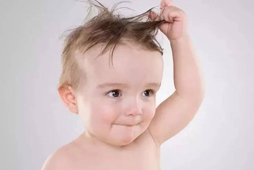 С��������Է���ͼƬ ��ӱ�������к���ͷ��