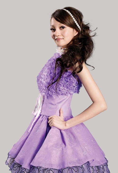 爆红女公主烫长头发造型 蓬松修颜添气质的卷发图