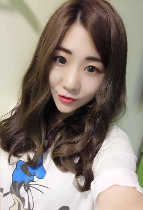 脸细女生怎样做复古卷发 网红女适合卷烫的美发型