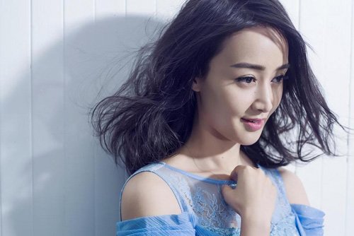 脸细女生怎样做复古卷发 网红女适合卷烫的美发型