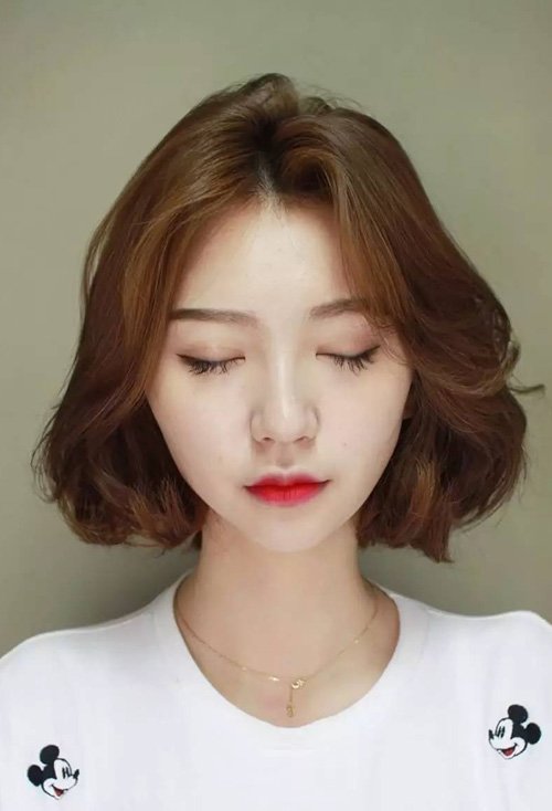 钻石脸女生精剪短头发设计 小女生最新短头发造型图片