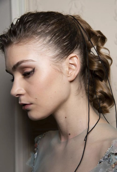 ����Ů���ʺ���ʲô��β ����������Ů����β����