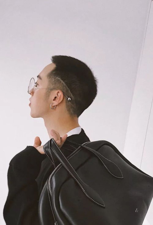 ��ѧ��¶��ͷ�ķ���ͼƬ ����˧����������緢��