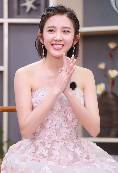 �˰���Բ�ʺ�ʲô���� ���Դ󷽵�Ů����ͷ��