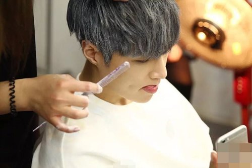 ��������Ԫͷ����ɫ�󼯺� �����������еĶ̷�ͼƬ