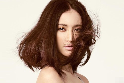 张歆艺齐肩短头发造型 弄出二姐率真的短发图片