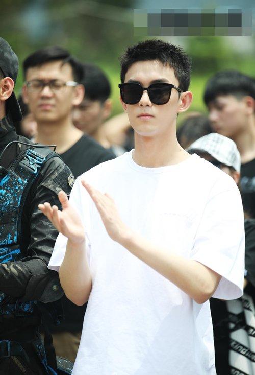 �����ƹ��м�ë��ͼƬ �������Ե������̷�