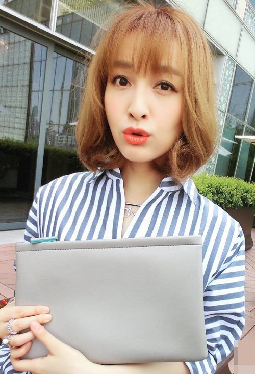 �³����е�Ů����緢���� ������ͷ���ļ������ڵ�