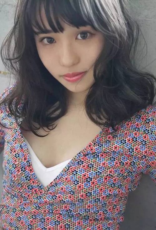 �³����е�Ů����緢���� ������ͷ���ļ������ڵ�