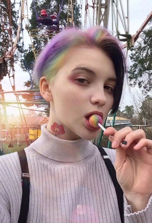 Ů����������Ⱦͷ������ ������ɫ�ͷų��������