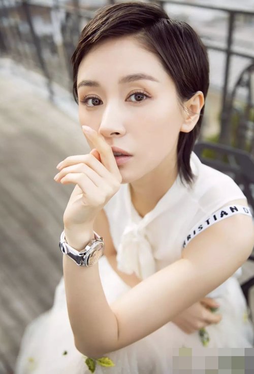 2020���ͷ��խ�ʺϷ��� ����Ů�����Ķ̷�ͼƬ