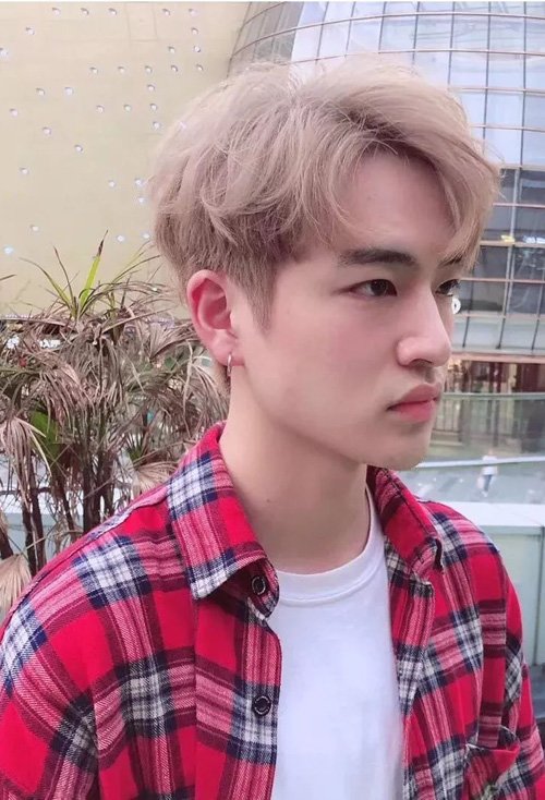 �����͵�˧����Ⱦ������ ʱ�и�����ǳ��ɫʾ��