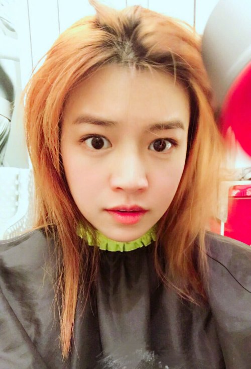 Ů��Ⱦ�������еĽ�Ʒ�ɫ Ѹ�ٱ���ʱ�д��˵���ɫ