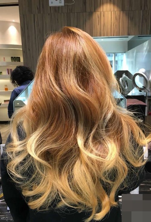 Ů��Ⱦ�������еĽ�Ʒ�ɫ Ѹ�ٱ���ʱ�д��˵���ɫ