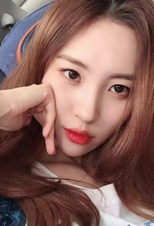 Ů��Ⱦ�������еĽ�Ʒ�ɫ Ѹ�ٱ���ʱ�д��˵���ɫ