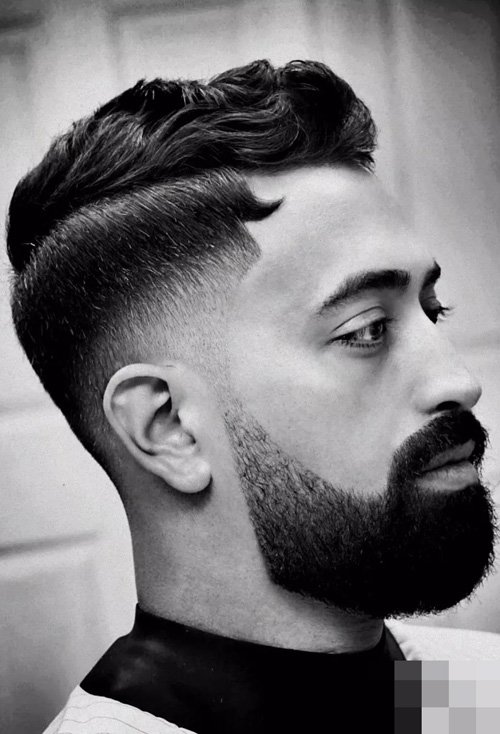 ������ô�Լ������ķ��� Ӣ��˧���Ķ̷�ͼƬ