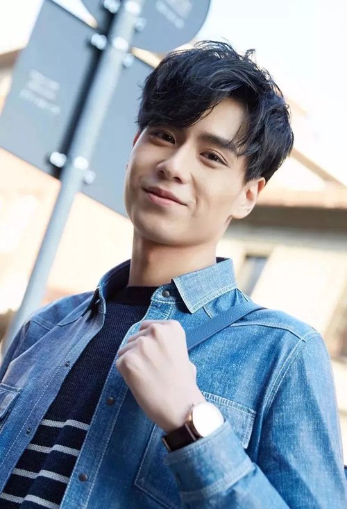 ������ô�Լ������ķ��� Ӣ��˧���Ķ̷�ͼƬ