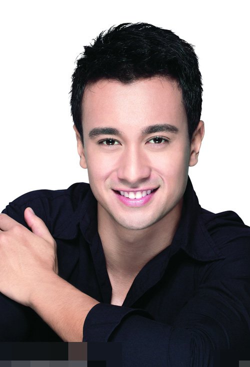 ������ô�Լ������ķ��� Ӣ��˧���Ķ̷�ͼƬ