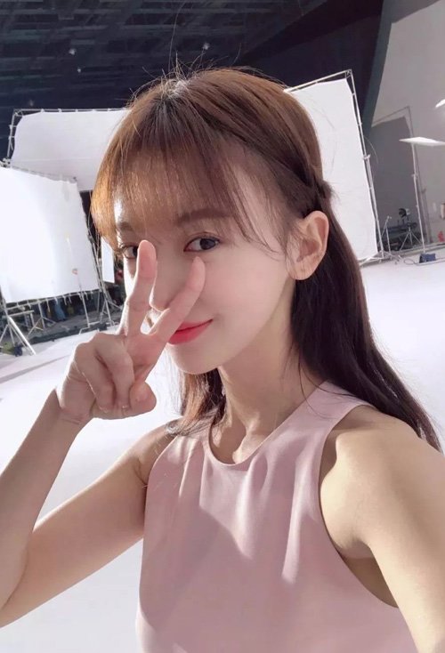 ��Щ��ɫ�ʺ�ѩ������ɫ�� ɢ���׹��Ů����������