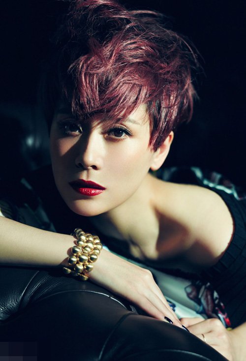 ����·�ߵľ���ͷ����� Ů����Ѿ�ͷ�����ʹ�ȫ