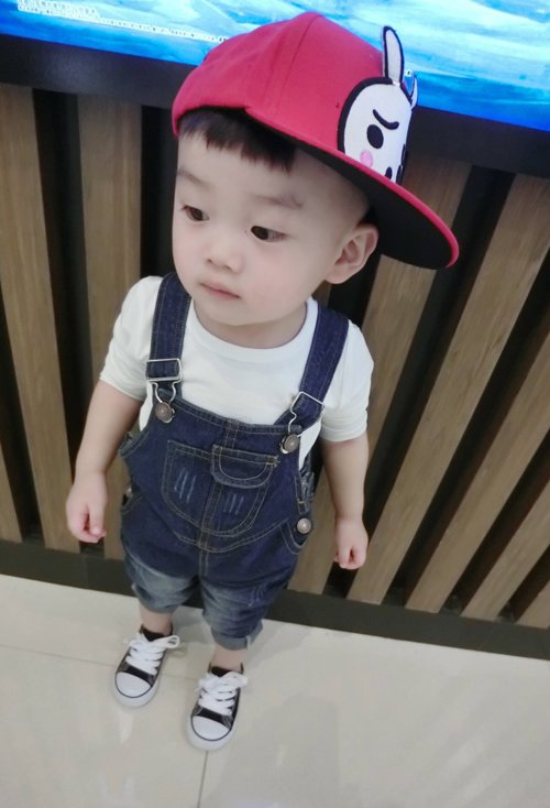 3��С�к��Ķ̷�����ͼƬ �����ʼ��ߵĺ��ӷ���