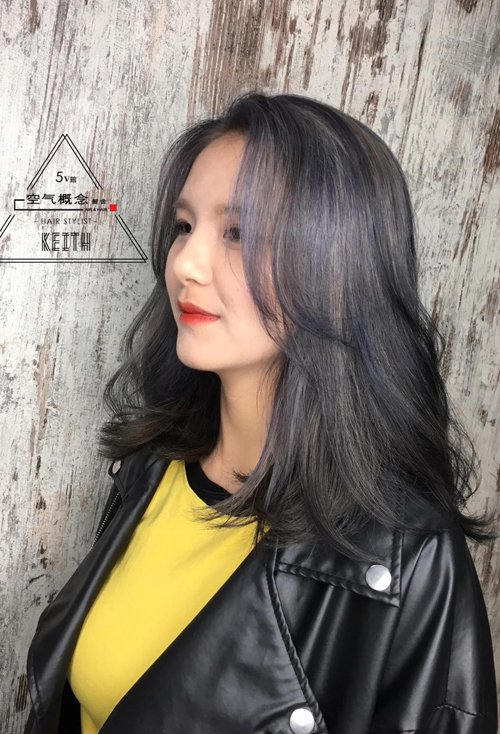 Ů���ʺ�Ⱦ�Ļ��Ϸ�ɫͼ ������ǰ�ض˵�ͷ����ɫ