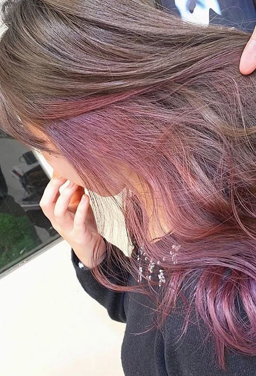 Ů���ʺ�Ⱦ�Ļ��Ϸ�ɫͼ ������ǰ�ض˵�ͷ����ɫ