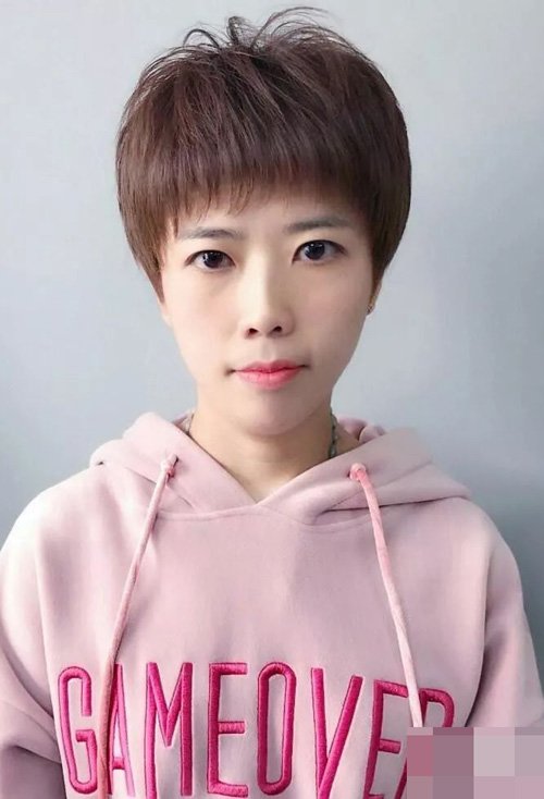 Ů������Ȼʱ�ж̷����� �����۵Ķ�ͷ�����̵�