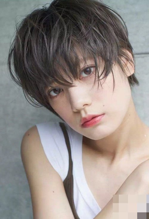 Ů������Ȼʱ�ж̷����� �����۵Ķ�ͷ�����̵�