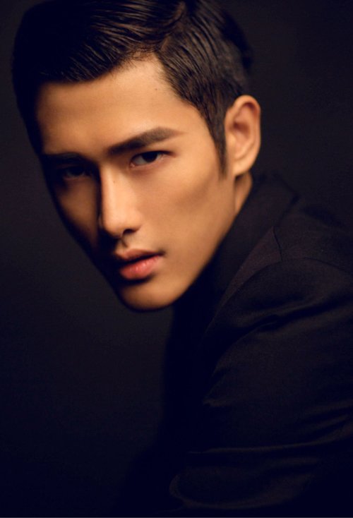 ��������˧���ӵ�ͷ���� hold�����Ķ�ͷ�����